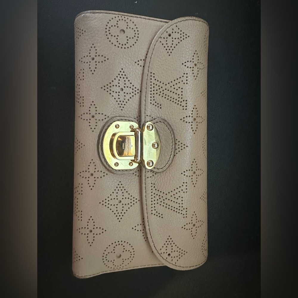Louis Vuitton Leather Mahina Amelia Wallet
